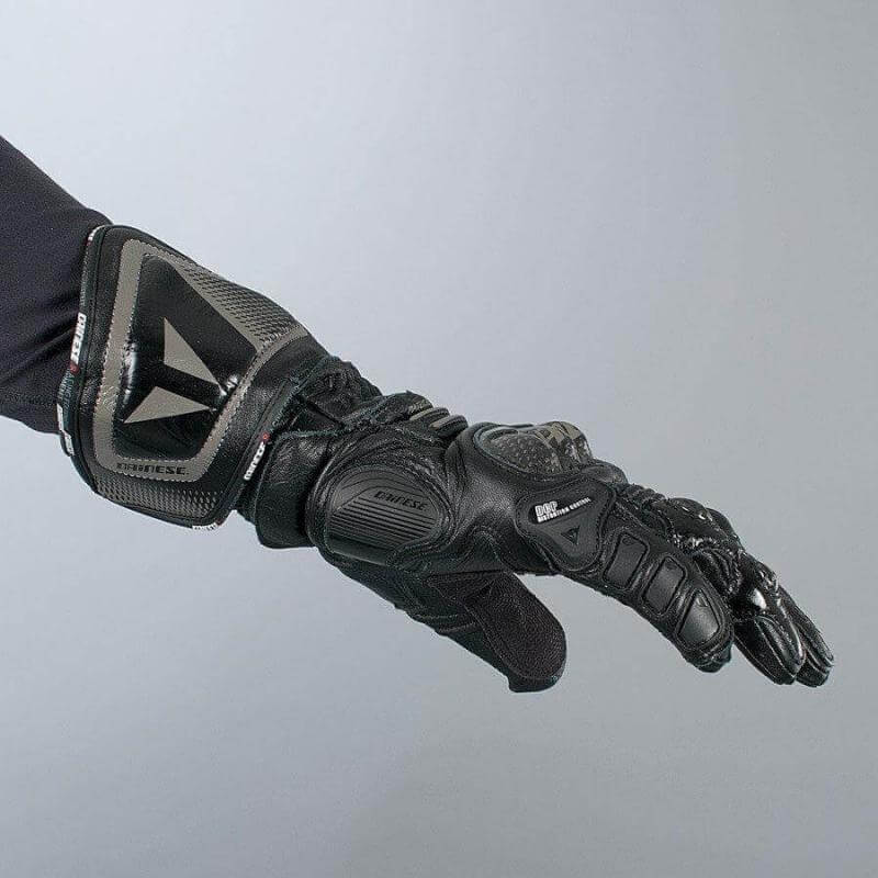 Обзор мотоперчаток Dainese
